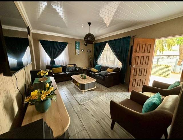 3 BEDROOM HOUSE FOR SALE IN VANDERBIJLPARK CW 2